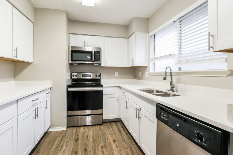 0/Mo, 4306 Owens Creek Ln Spring, TX 77388 Kitchen View