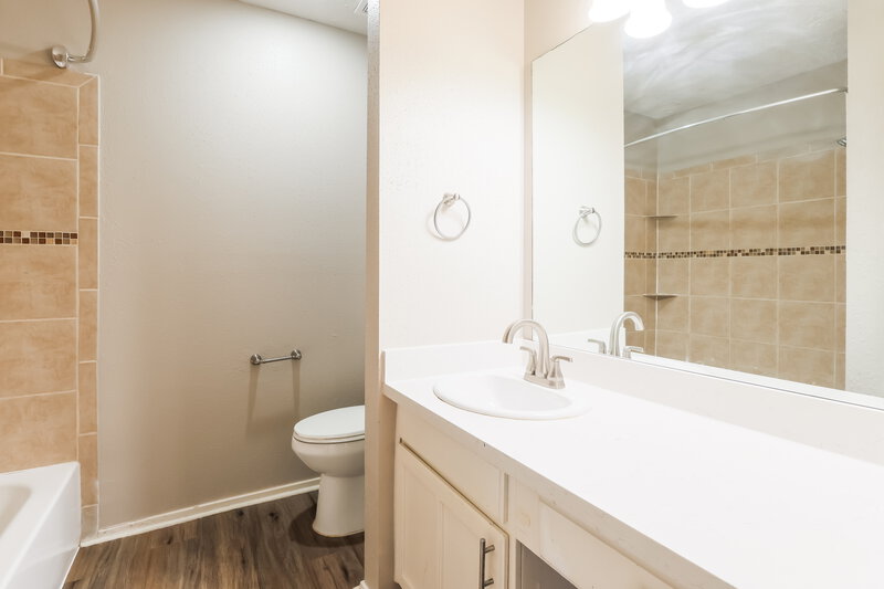 0/Mo, 4306 Owens Creek Ln Spring, TX 77388 Main Bathroom View