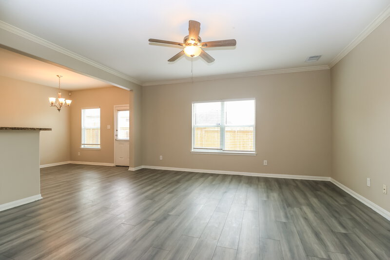 2,170/Mo, 325 Pine Mist Ln Conroe, TX 77304 Living Room View