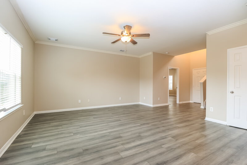 2,170/Mo, 325 Pine Mist Ln Conroe, TX 77304 Living Room View 3