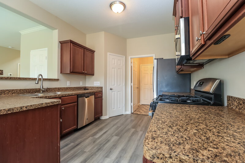 2,170/Mo, 325 Pine Mist Ln Conroe, TX 77304 Kitchen View