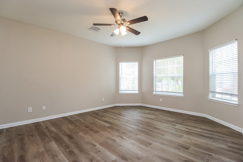 2,170/Mo, 325 Pine Mist Ln Conroe, TX 77304 Main Bedroom View