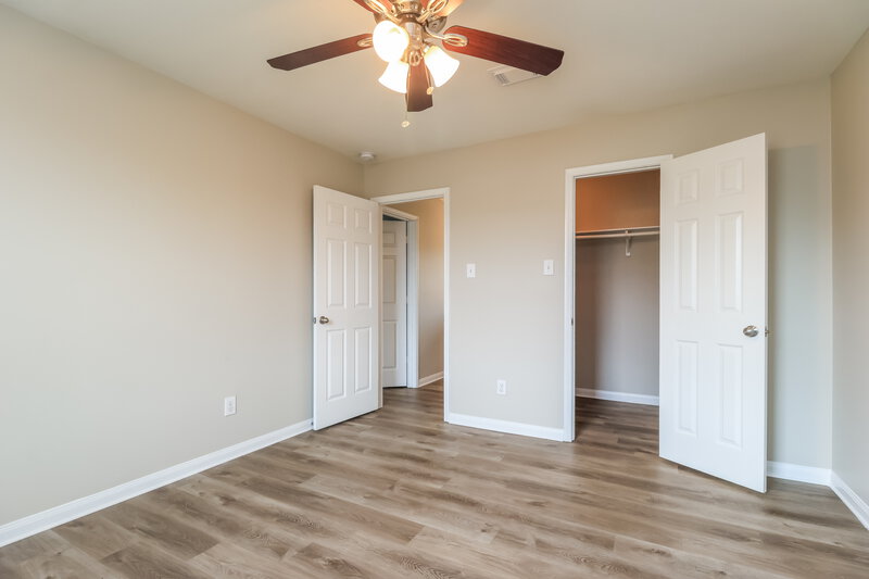 2,170/Mo, 325 Pine Mist Ln Conroe, TX 77304 Bedroom View 2