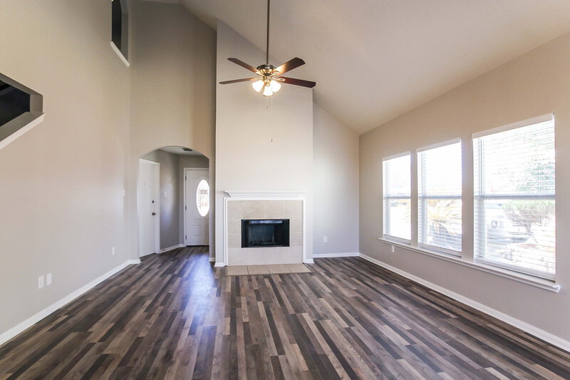 2,340/Mo, 16315 Rockcreek Ln Houston, TX 77049 Living Room View 2