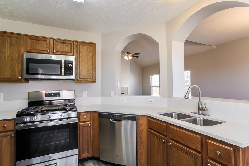2,340/Mo, 16315 Rockcreek Ln Houston, TX 77049 Kitchen View 2