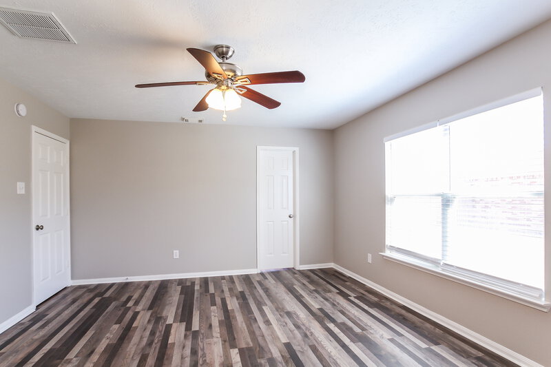 2,340/Mo, 16315 Rockcreek Ln Houston, TX 77049 Main Bedroom View 2