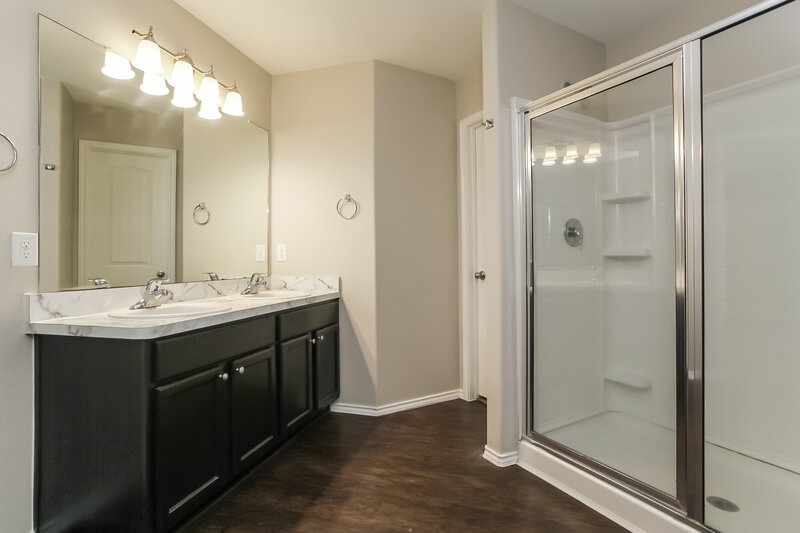 2,300/Mo, 20410 Sweet Louetta Ln Spring, TX 77388 Main Bathroom View