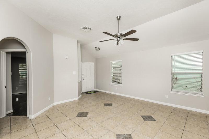 1,950/Mo, 3426 Owl Crossing Ln Humble, TX 77338 Living Room View 3