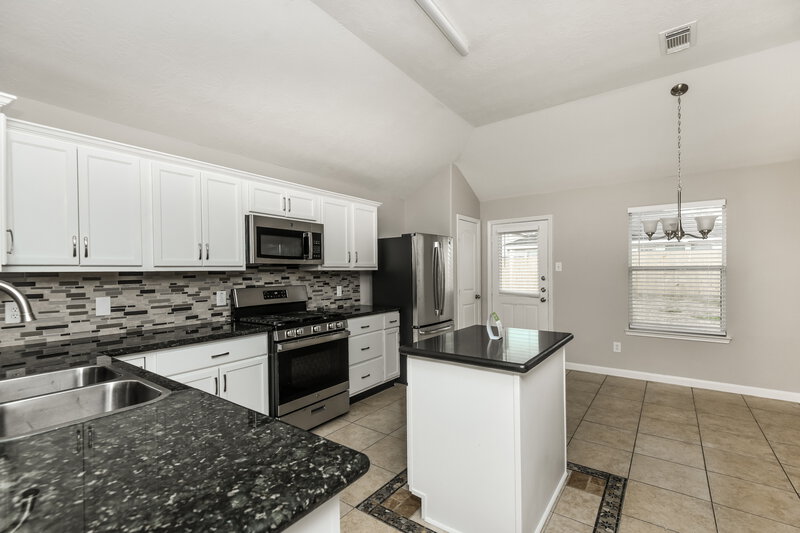 1,950/Mo, 3426 Owl Crossing Ln Humble, TX 77338 Kitchen View