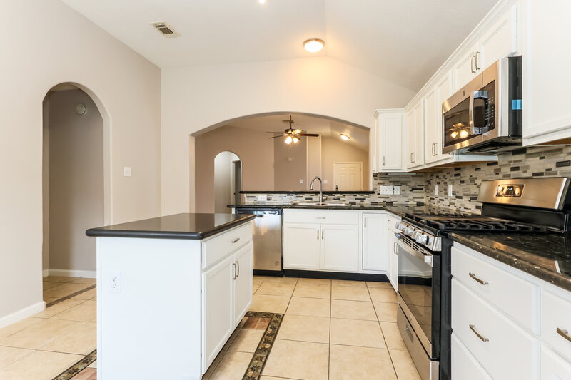 1,785/Mo, 3426 Owl Crossing Ln Humble, TX 77338 Kitchen View 2