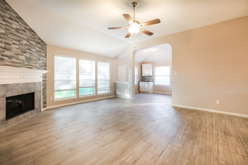2,420/Mo, 5113 Orange Blossom Ct League City, TX 77573 Living Room View