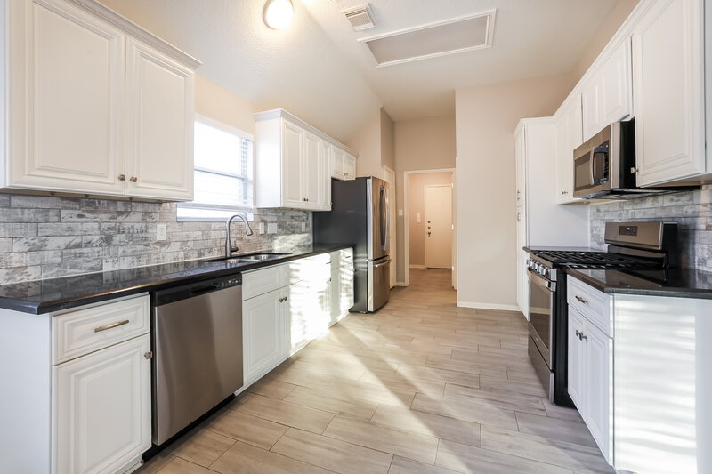 2,420/Mo, 5113 Orange Blossom Ct League City, TX 77573 Kitchen View