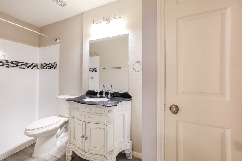 2,420/Mo, 5113 Orange Blossom Ct League City, TX 77573 Bathroom View