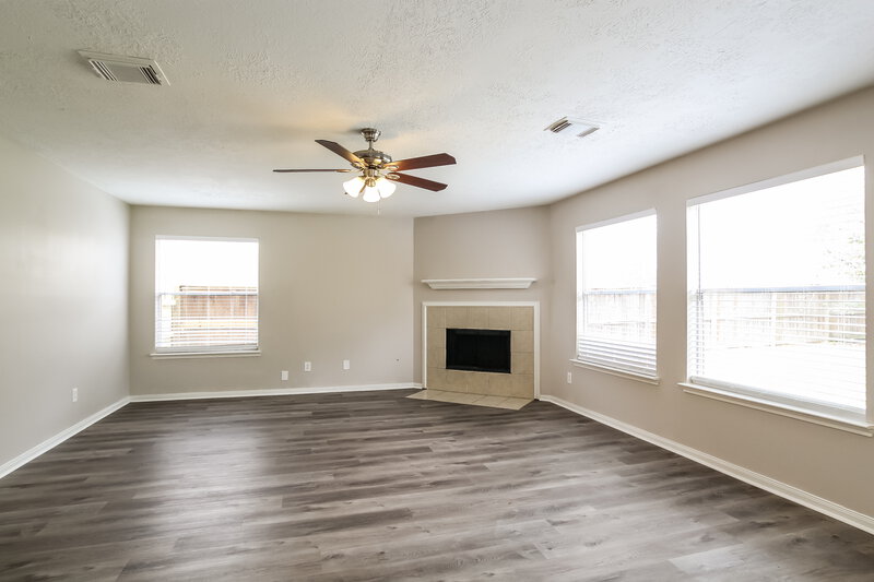 2,415/Mo, 31518 Kingston Village Dr Spring, TX 77386 Living Room View