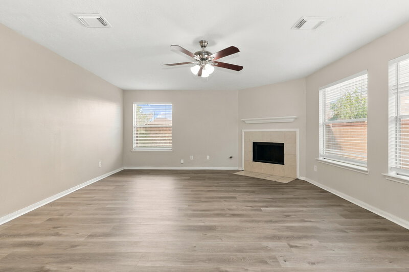 2,000/Mo, 31518 Kingston Village Dr Spring, TX 77386 Living Room View