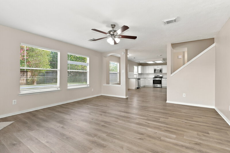 2,000/Mo, 31518 Kingston Village Dr Spring, TX 77386 Living Room View 2