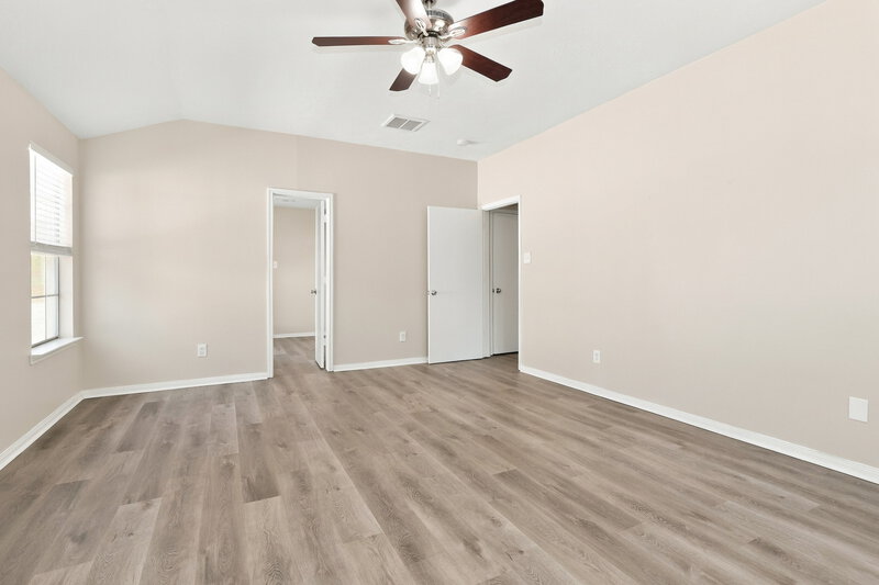 2,000/Mo, 31518 Kingston Village Dr Spring, TX 77386 Primary Bedroom View 2