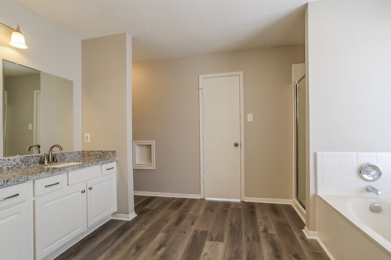 2,415/Mo, 31518 Kingston Village Dr Spring, TX 77386 Main Bathroom View