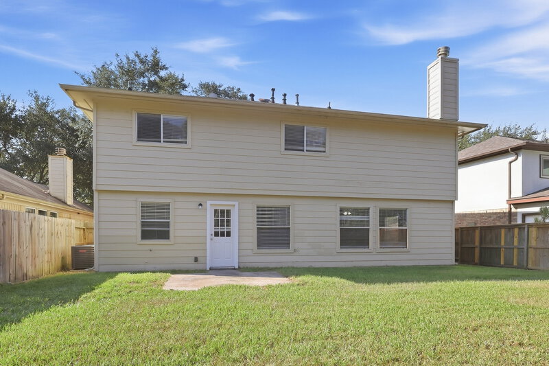 2,000/Mo, 31518 Kingston Village Dr Spring, TX 77386 Rear View