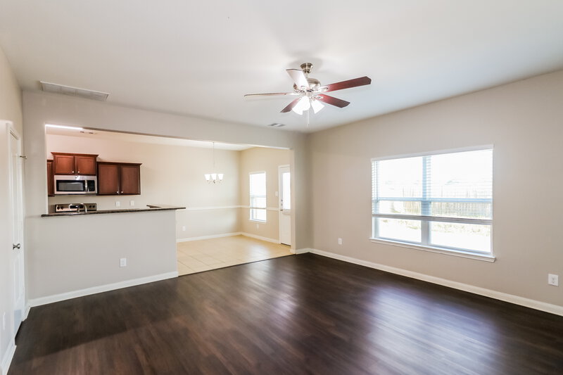 2,275/Mo, 2122 Beach Bluff Rd Rosenberg, TX 77469 Living Room View 2