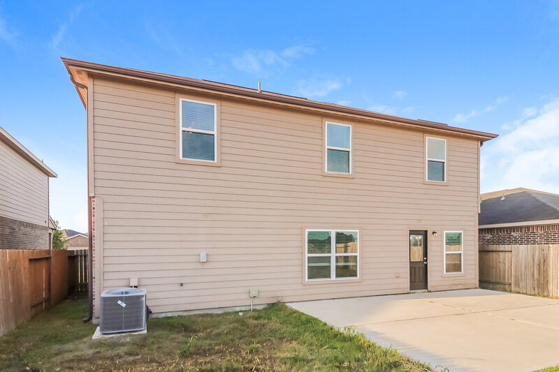 2,275/Mo, 2122 Beach Bluff Rd Rosenberg, TX 77469 Rear View