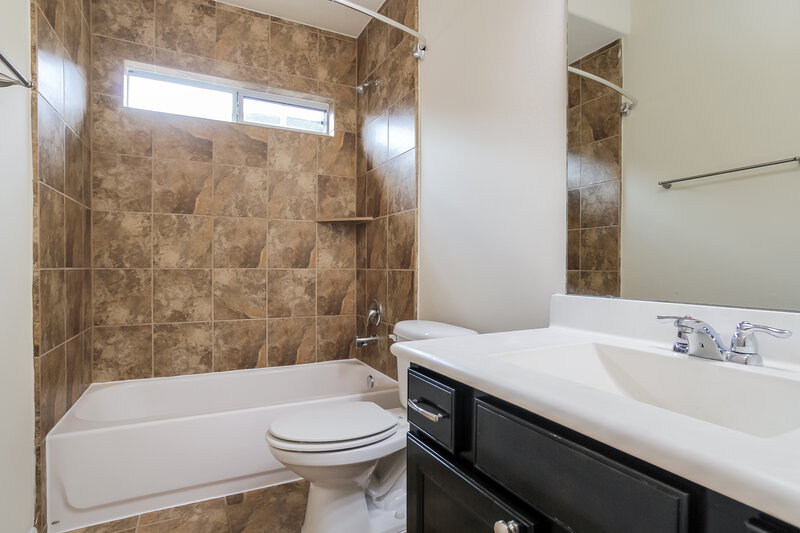 2,700/Mo, 21503 Mandarin Glen Cir Spring, TX 77388 Bathroom View