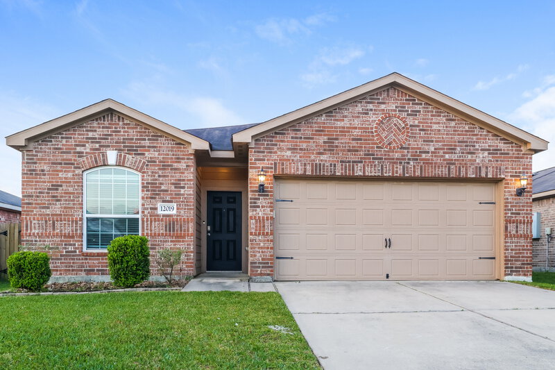 1,995/Mo, 12019 Fairquarter Ln Pinehurst, TX 77362 External View