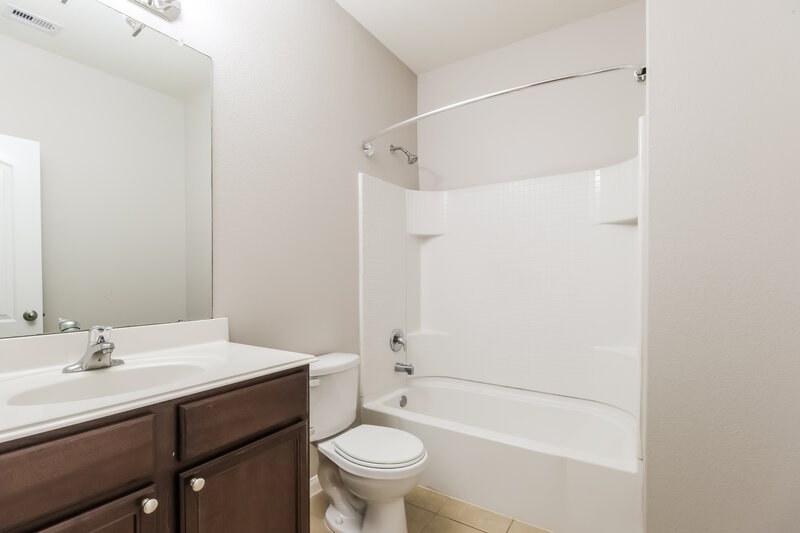 1,995/Mo, 12019 Fairquarter Ln Pinehurst, TX 77362 Bathroom View