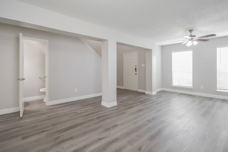 2,345/Mo, 9918 Revelstoke Dr Houston, TX 77086 Living Room View 2