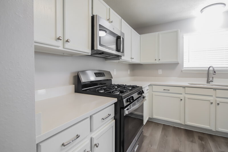 2,345/Mo, 9918 Revelstoke Dr Houston, TX 77086 Kitchen View