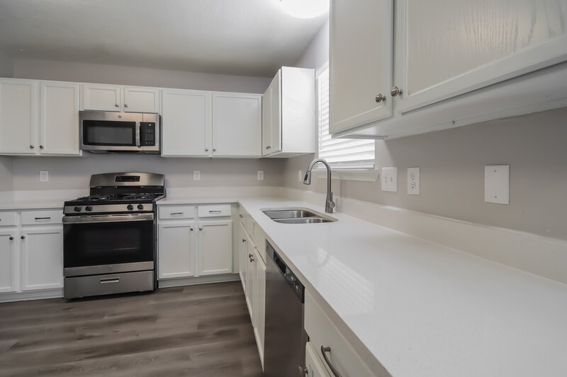 2,345/Mo, 9918 Revelstoke Dr Houston, TX 77086 Kitchen View 2