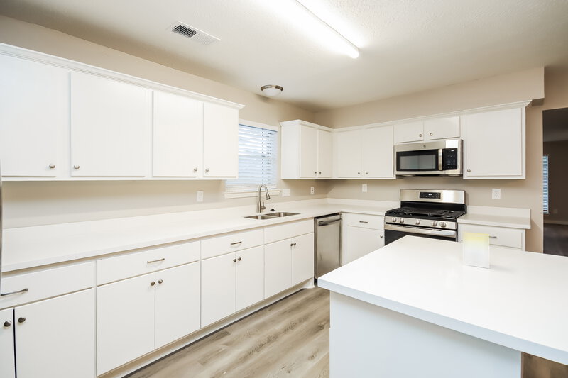 2,360/Mo, 14210 Andrea Way Ln Houston, TX 77083 Kitchen View 2