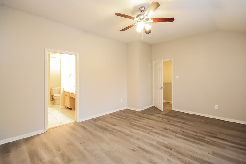 2,360/Mo, 14210 Andrea Way Ln Houston, TX 77083 Main Bedroom View 2
