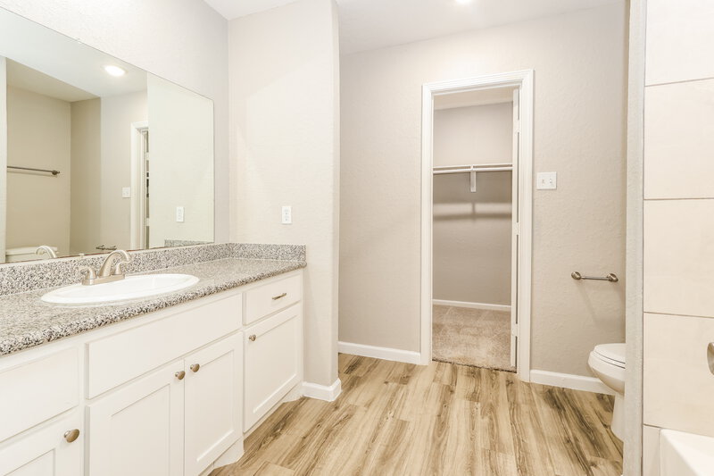 1,910/Mo, 23331 Sandpiper Trail Spring, TX 77373 Main Bathroom View