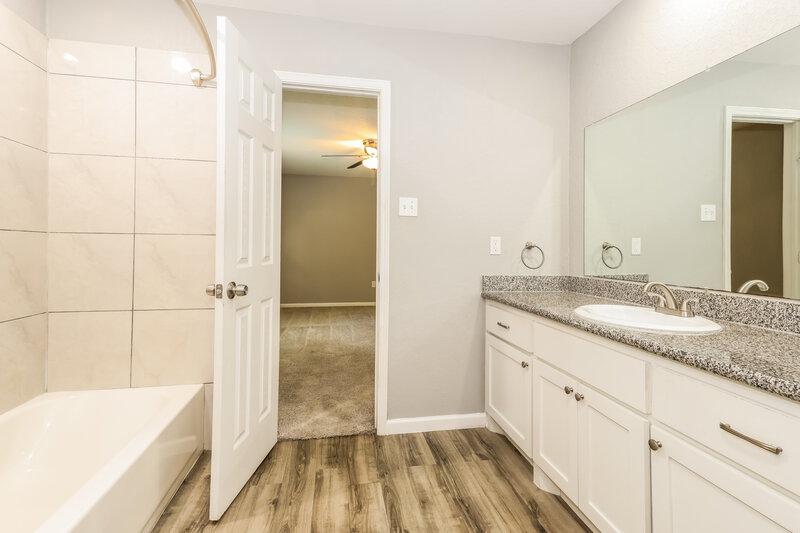 1,910/Mo, 23331 Sandpiper Trail Spring, TX 77373 Main Bathroom View 2