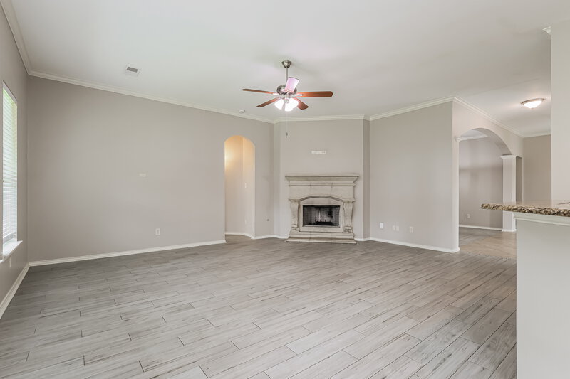 2,530/Mo, 15802 Magnolia Shores Ln Houston, TX 77044 Living Room View 3