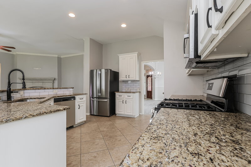 2,530/Mo, 15802 Magnolia Shores Ln Houston, TX 77044 Kitchen View 2