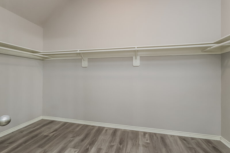 2,530/Mo, 15802 Magnolia Shores Ln Houston, TX 77044 Walk In Closet View