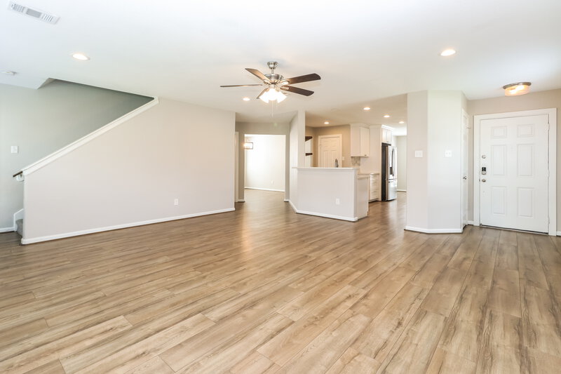 2,195/Mo, 16929 Scenic Knoll Conroe, TX 77385 Living Room View 2