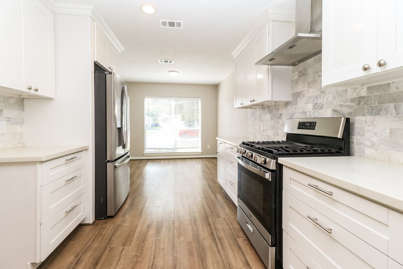 2,195/Mo, 16929 Scenic Knoll Conroe, TX 77385 Kitchen View