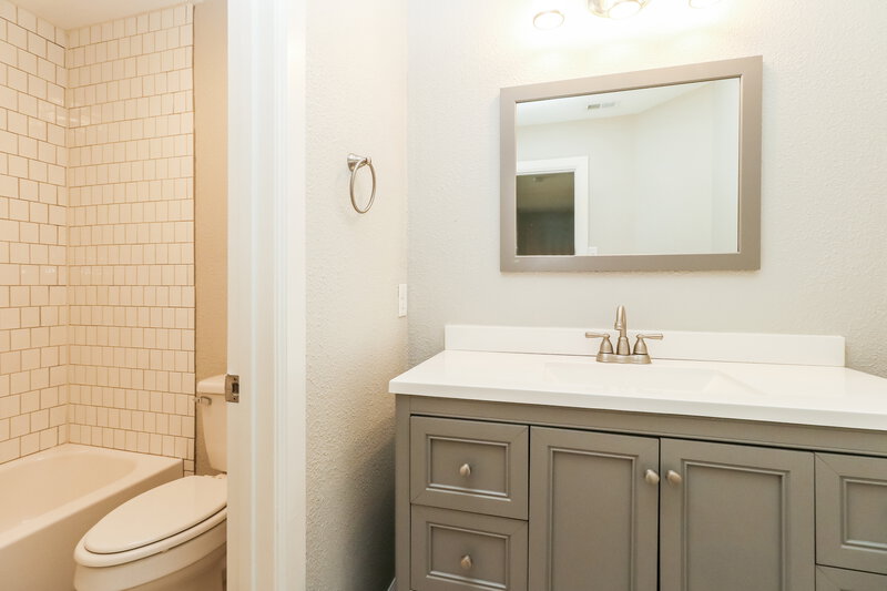 2,195/Mo, 16929 Scenic Knoll Conroe, TX 77385 Bathroom View