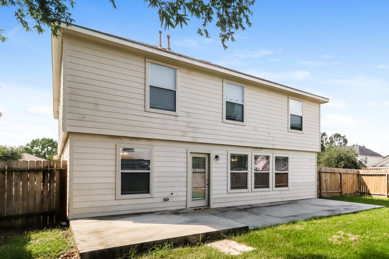 2,195/Mo, 16929 Scenic Knoll Conroe, TX 77385 Rear View