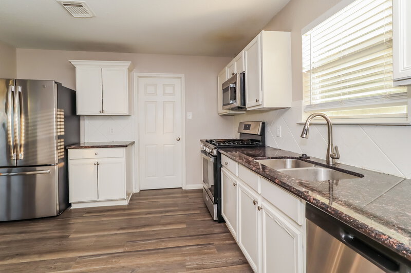 2,320/Mo, 7023 Falling Cherry Pl Houston, TX 77049 Kitchen View