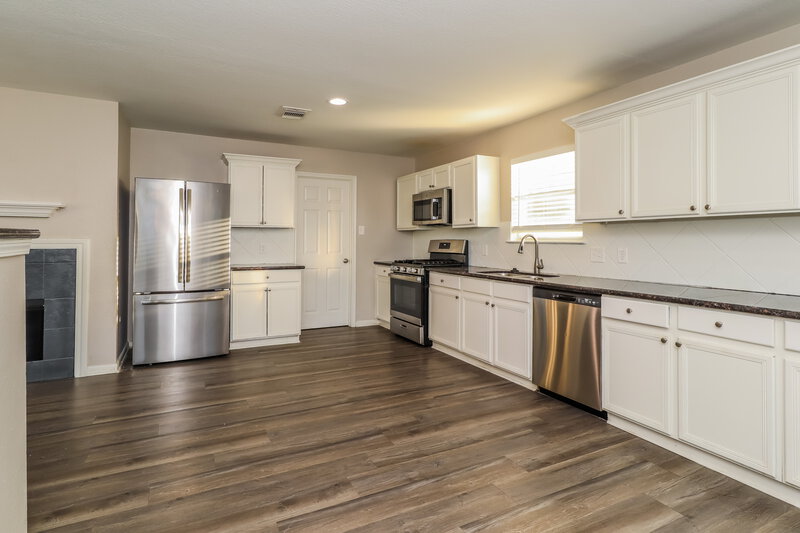 2,320/Mo, 7023 Falling Cherry Pl Houston, TX 77049 Kitchen View 3