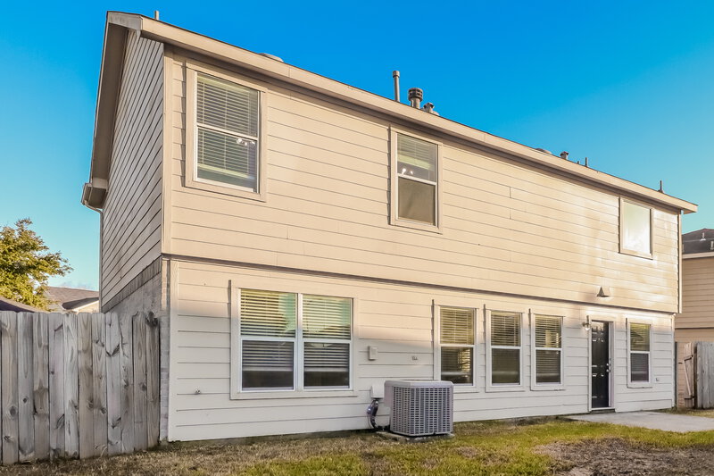 2,320/Mo, 7023 Falling Cherry Pl Houston, TX 77049 Rear View