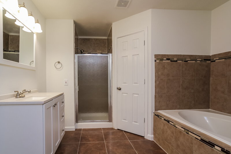 2,030/Mo, 22810 E Fairfax Village Cir Spring, TX 77373 Main Bathroom View