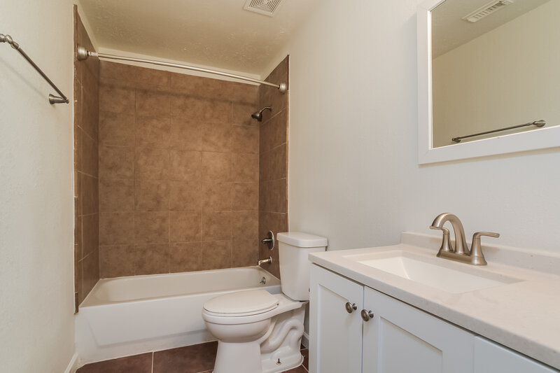 2,030/Mo, 22810 E Fairfax Village Cir Spring, TX 77373 Bathroom View