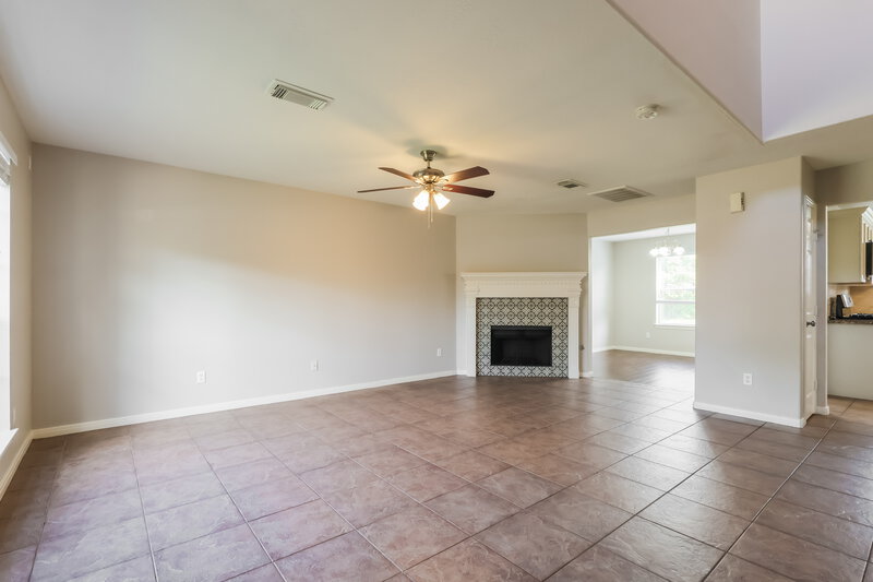 2,000/Mo, 13607 Country Pine Ct Tomball, TX 77375 Living Room View