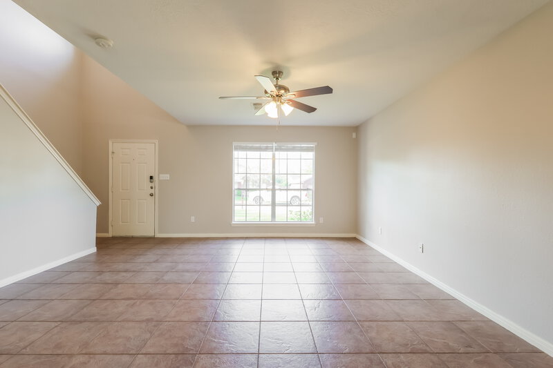 2,000/Mo, 13607 Country Pine Ct Tomball, TX 77375 Living Room View 3