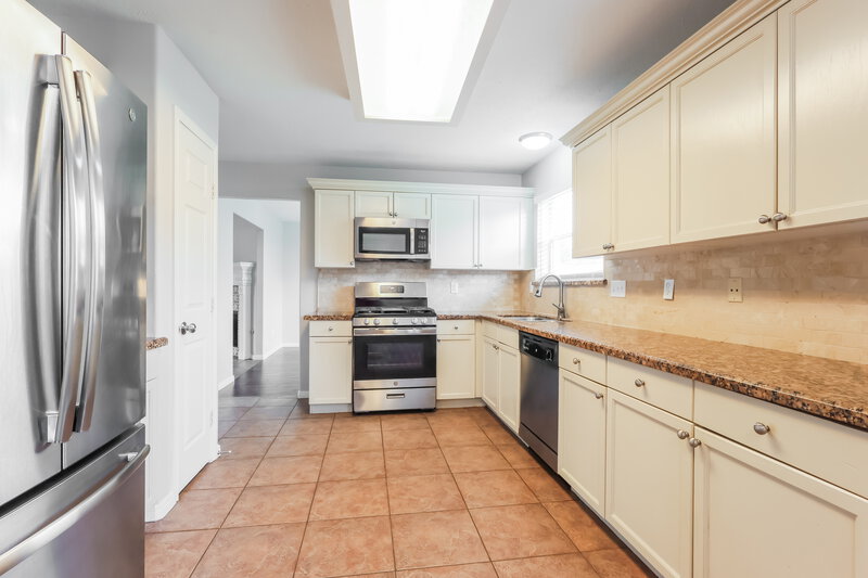 2,000/Mo, 13607 Country Pine Ct Tomball, TX 77375 Kitchen View